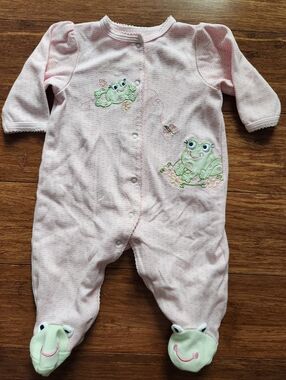 Little Me Pink Footed One-Piece Sleeper Pajamas Green Frog Girl Pink, 3 Months